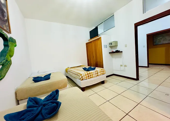 Tintorera Guest House